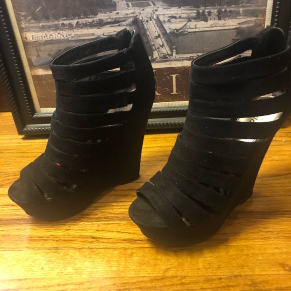 Madden Black Strappy Wedge Heels Size 7 - Picture 2 of 4